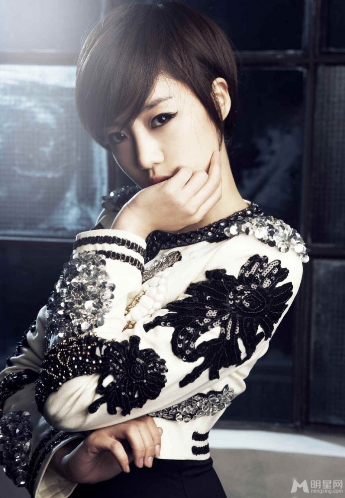 美艳帅气惊呆粉丝 皇冠团Tara咸恩静高清烟熏电眼