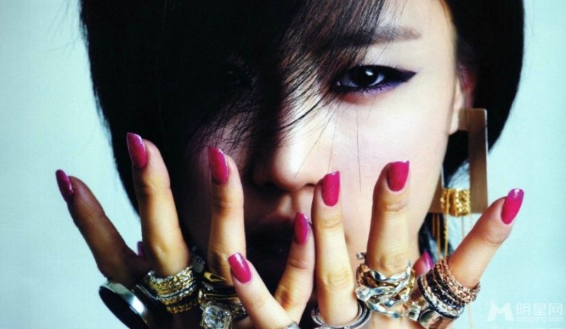 美艳帅气惊呆粉丝 皇冠团Tara咸恩静高清烟熏电眼