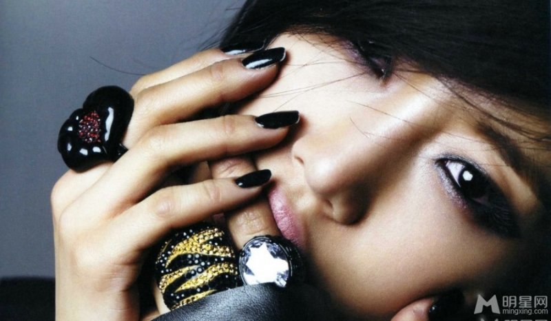 美艳帅气惊呆粉丝 皇冠团Tara咸恩静高清烟熏电眼