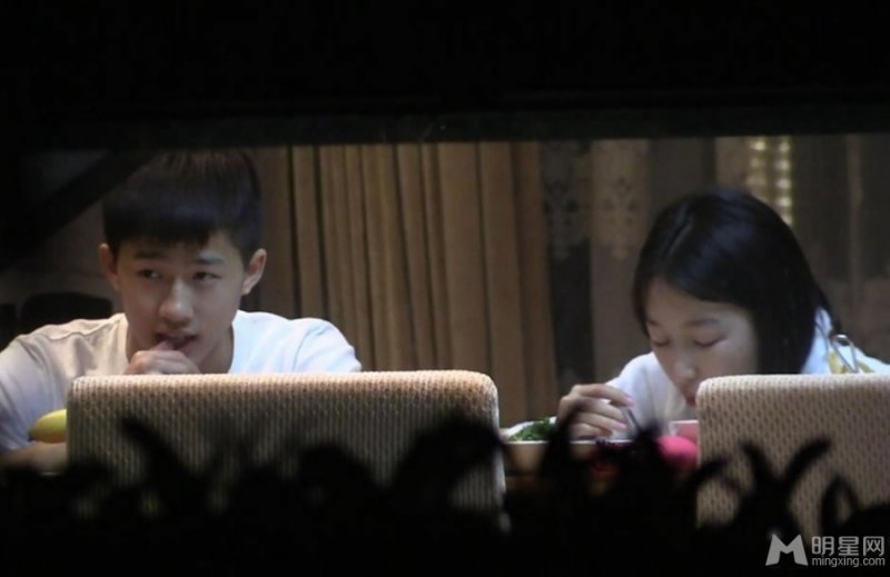 周冬雨性感蜕变写真 与富二代未拉窗帘宾馆缠绵 周冬雨性感蜕变写真 与富二代未拉窗帘宾馆缠绵