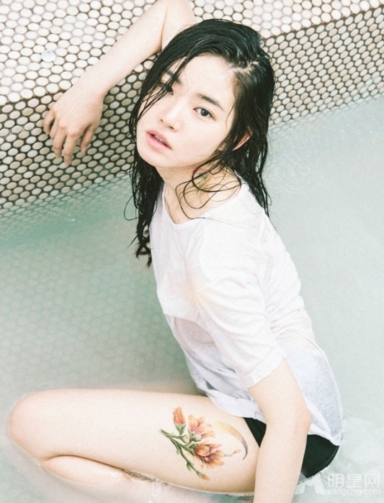 韩女星黄胜妍性感白衬衫湿身写真 魅惑纹身引粉 韩女星黄胜妍性感白衬衫湿身写真 魅惑纹身引粉