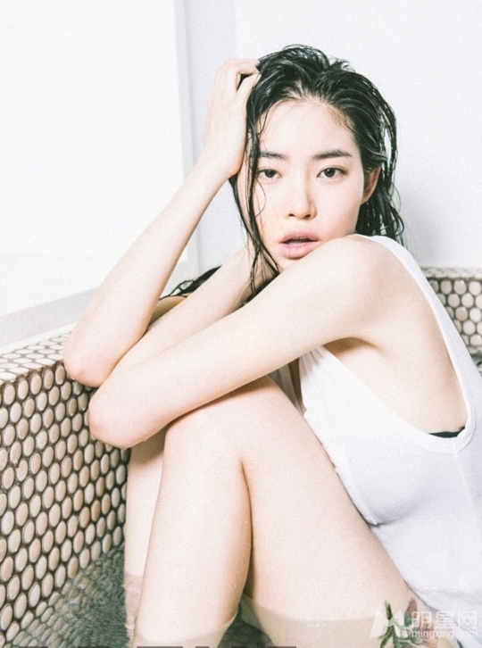 韩女星黄胜妍性感白衬衫湿身写真 魅惑纹身引粉 韩女星黄胜妍性感白衬衫湿身写真 魅惑纹身引粉