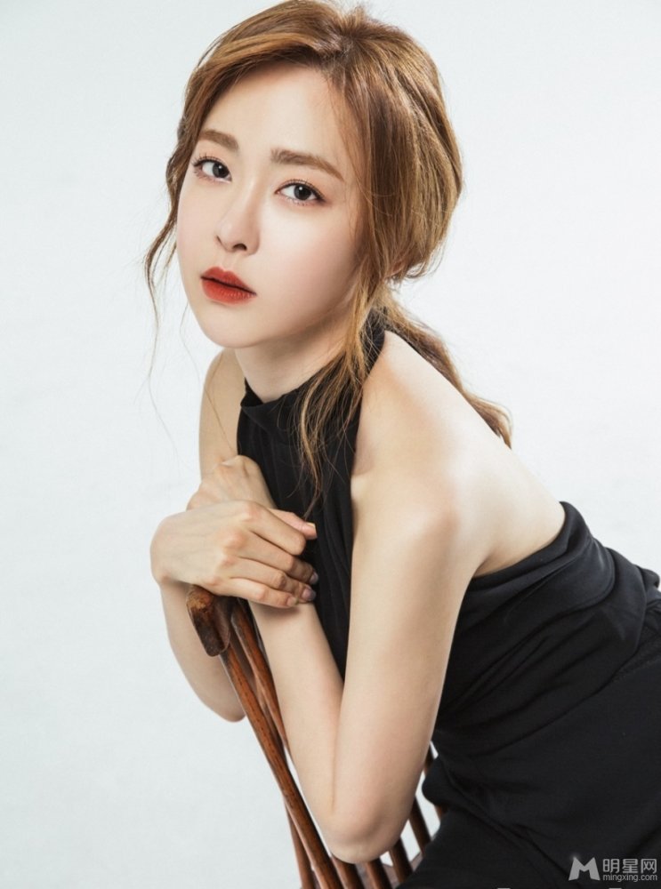 韩女团After School前成员刘小英逆天美腿惊艳写真