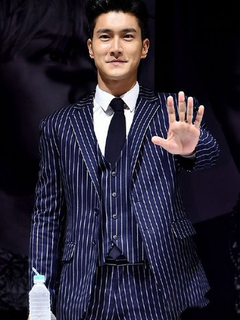 崔始源整容了吗 崔始源被质疑整容不影响人气