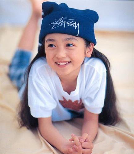 昔日童星安达佑实变脱星 与AV女优妈妈关系破冰