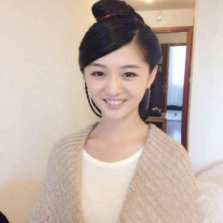 付柔美琦素颜照曝光 19岁为还母债独闯横店引热议